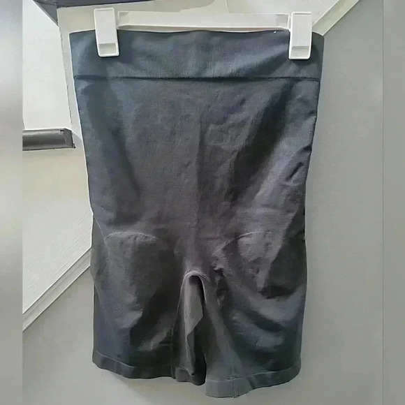 CACIQUE - WOMEN'S 18/20- Black THE SLIMMER ULTRA HIGH WAIST SHORT SHAPER - Picture 1 of 4